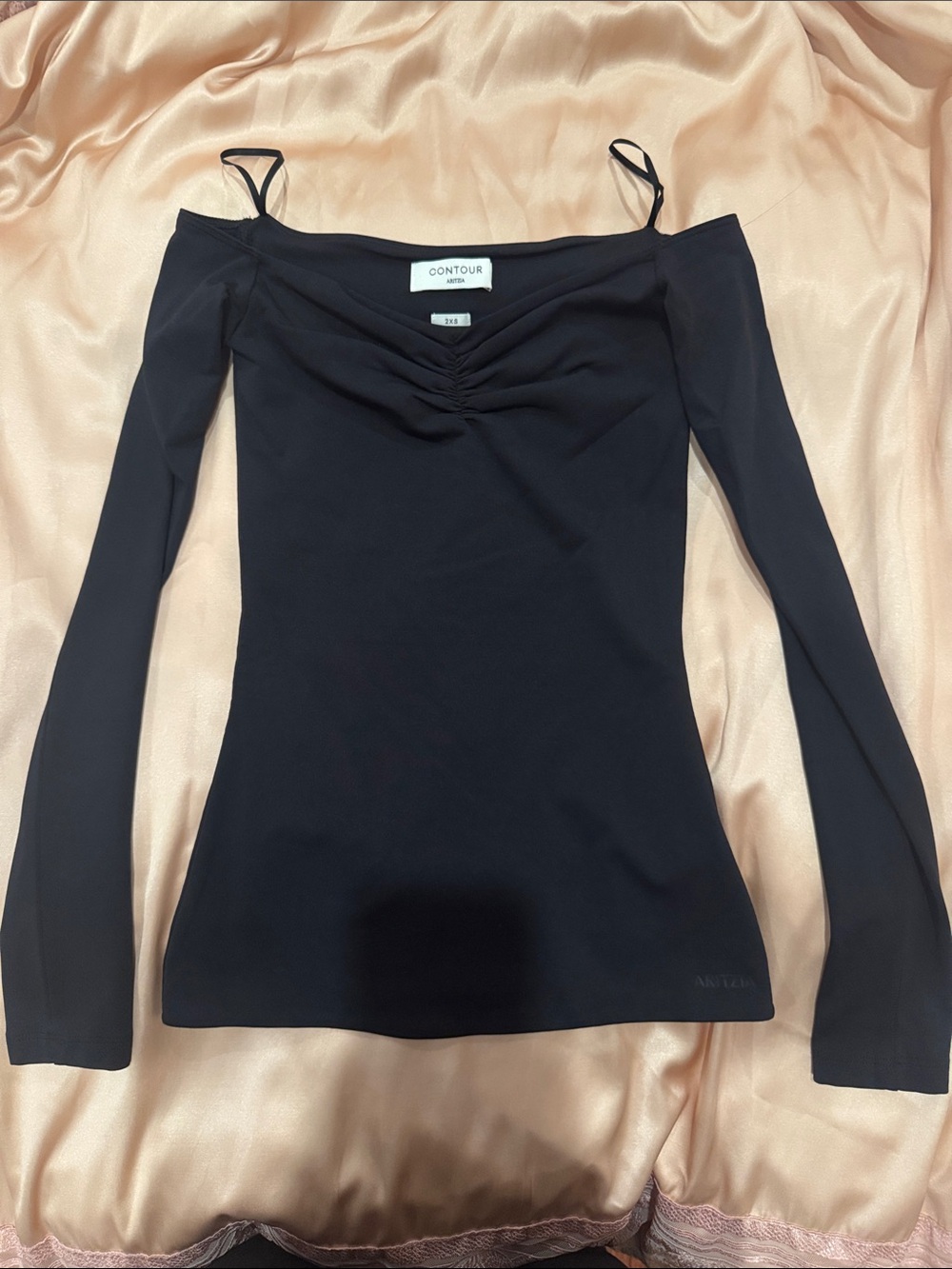 ARITZIA - never worn : Black Off-Shoulder Ruched Long Sleeve Top